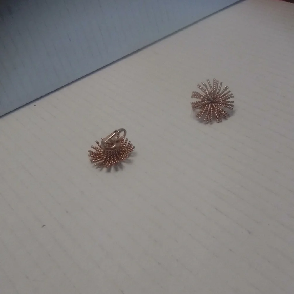 BERGERE EARING - Picture 4 of 4